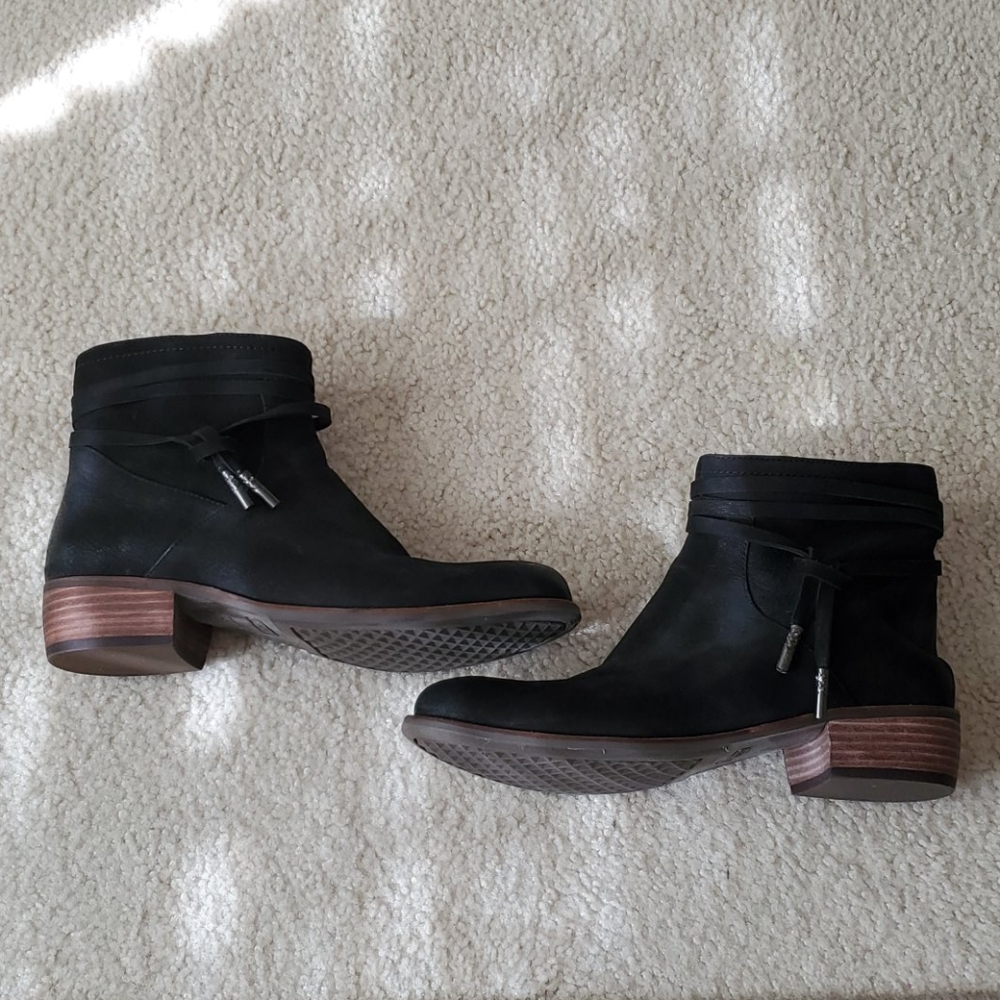 Aerosoles Black Ankle Booties